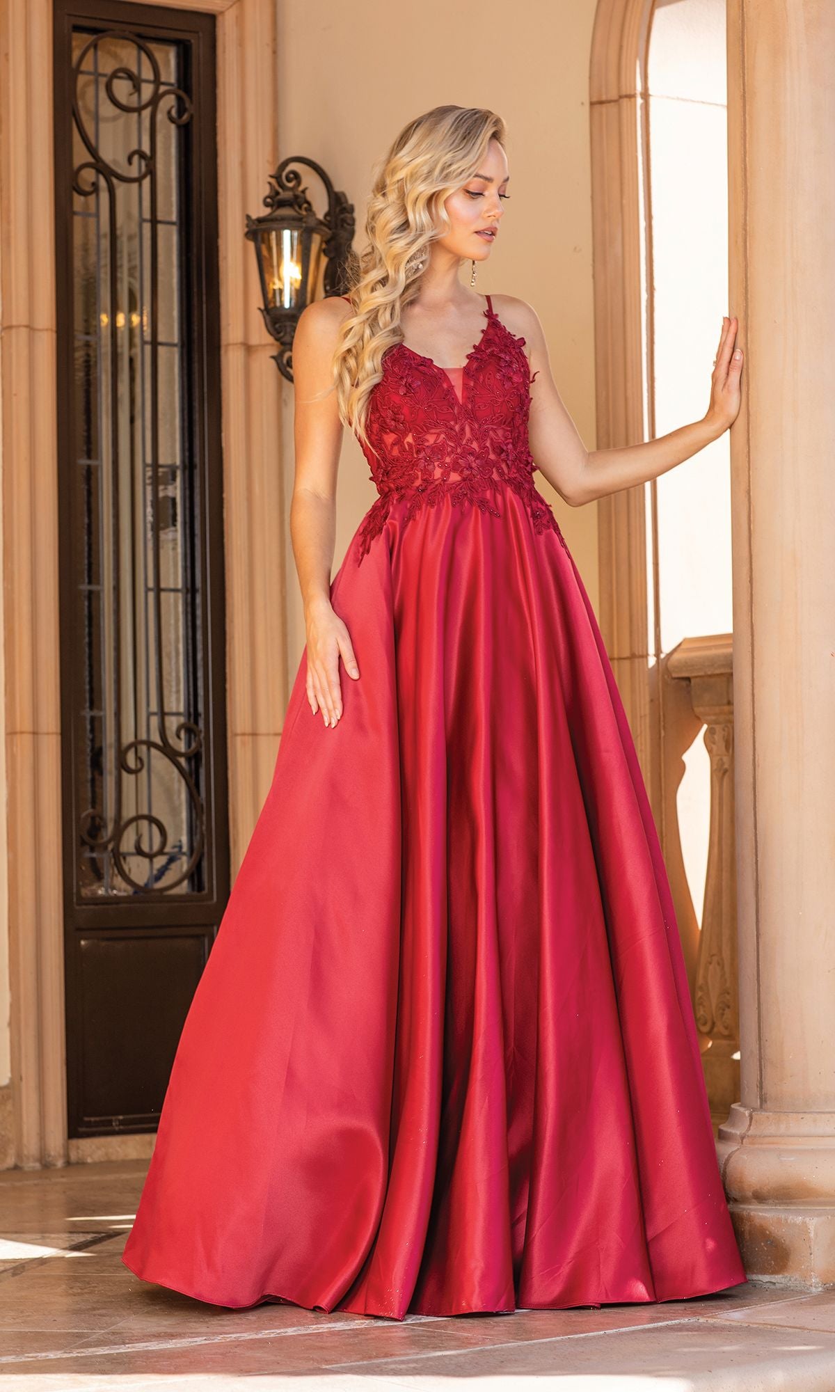 Appliqué Bodice A-Line Evening Gown. Prom dress. Red