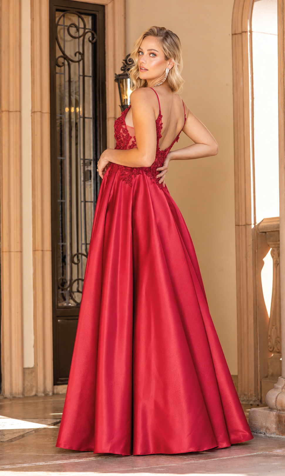 Appliqué Bodice A-Line Evening Gown. Prom dress. Red